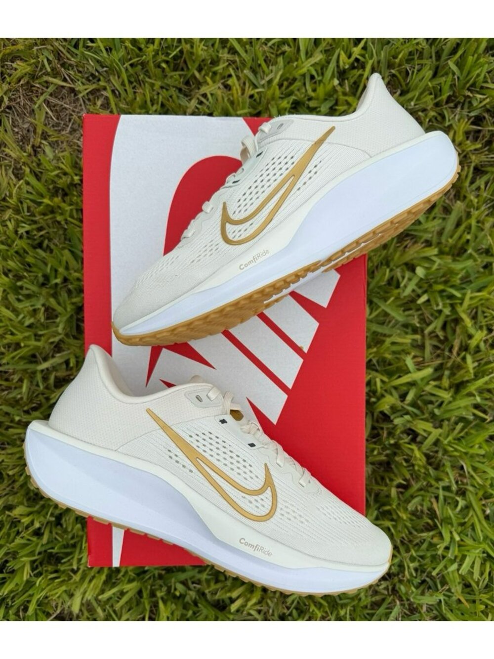 * 10 WOMEN'S NIKE QUEST 6 PHANTOM / BEIGE GOLD BLACK FD6034-003 RUNNING SHOES - Picture 3 of 8